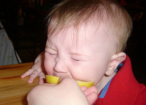 小孩子吃柠檬酸死了
